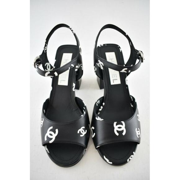 Chanel 22S Black White Print Lambskin CC Logo Ankle Strap Block Heel Sandal 38.5 - Picture 3 of 10